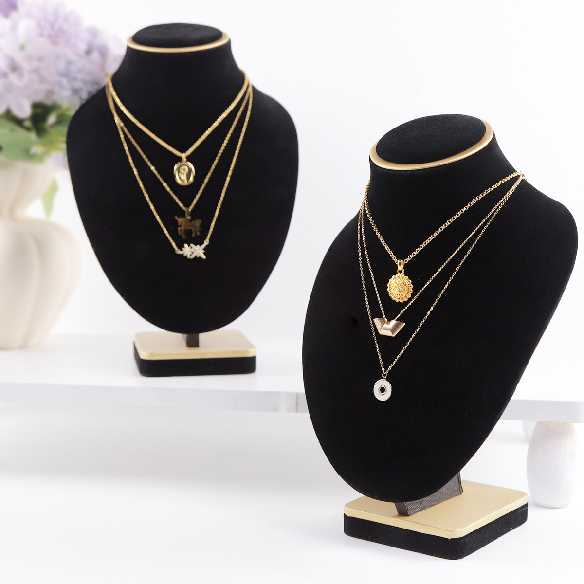 Body Black Velvet Jewelry Bust - Body Jewelry Store recensie en prijs