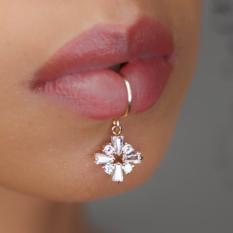 Luxury Gold Color Flower Shape - Body Jewelry Earrings recensie en prijs