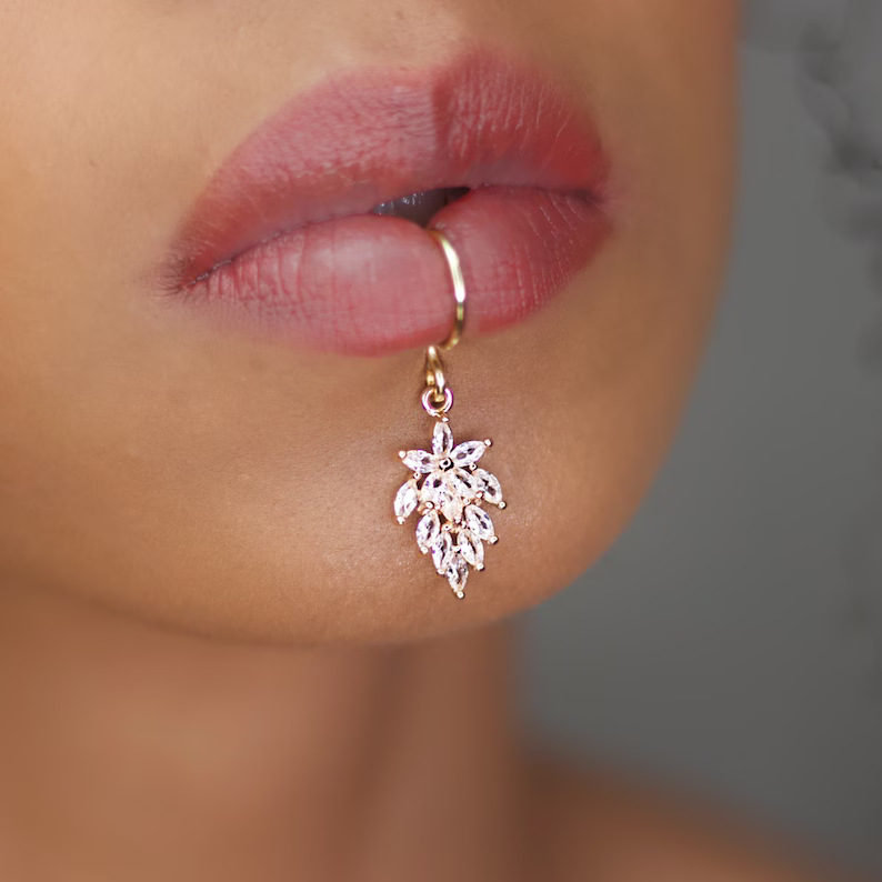 Luxury Gold Color Flower Shape - Body Jewelry Earrings recensie en prijs