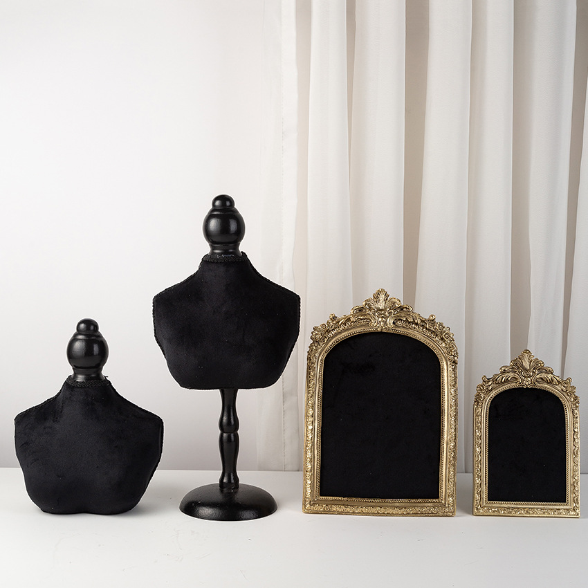 Black Velvet Bust Form Jewelry - Body Jewelry Store recensie en prijs